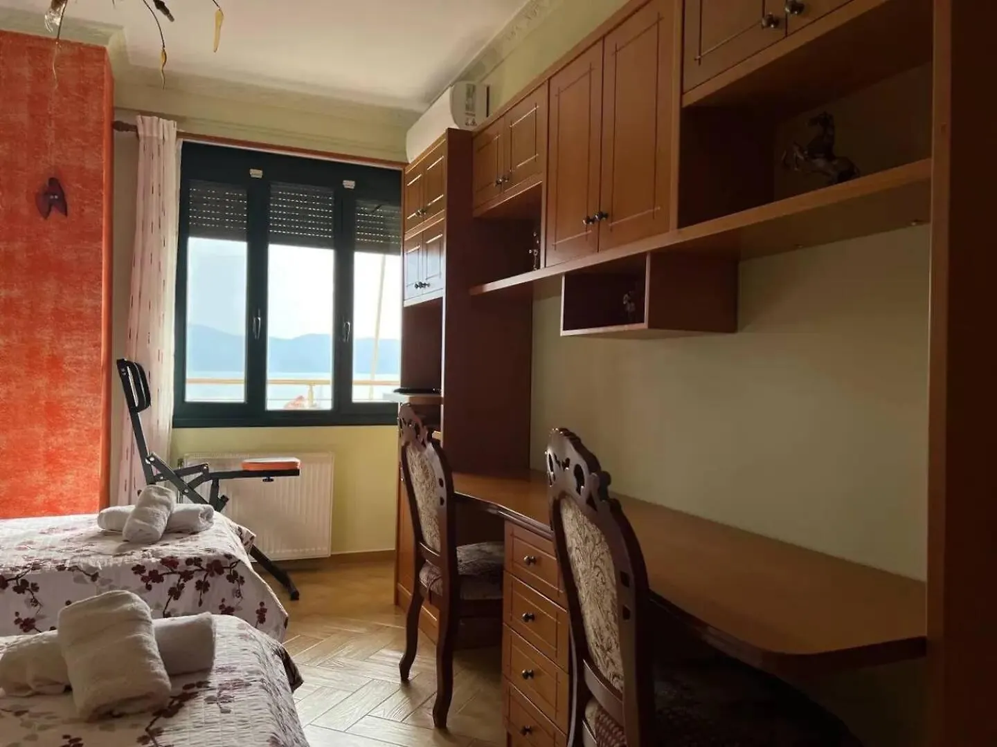 2-Bedroom Beachfront Apartment With 2 Balconies By Apartments Vlora Holidays 0*, Vlore