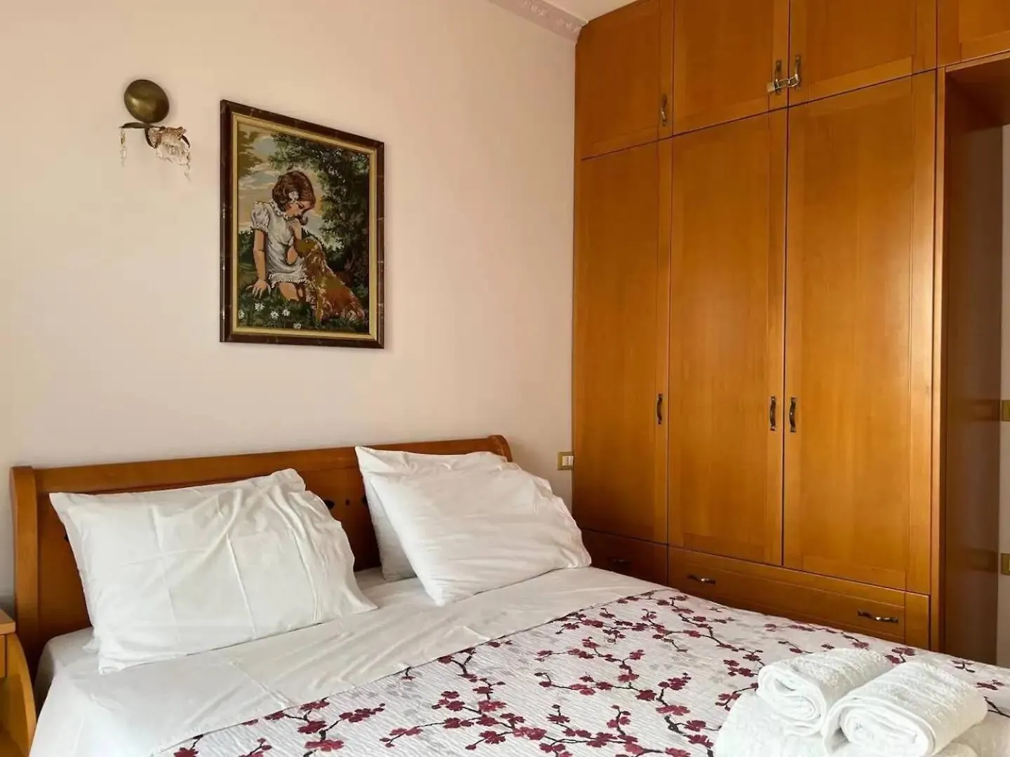 2-Bedroom Beachfront Apartment With 2 Balconies By Apartments Vlora Holidays 0*, Vlore Albania