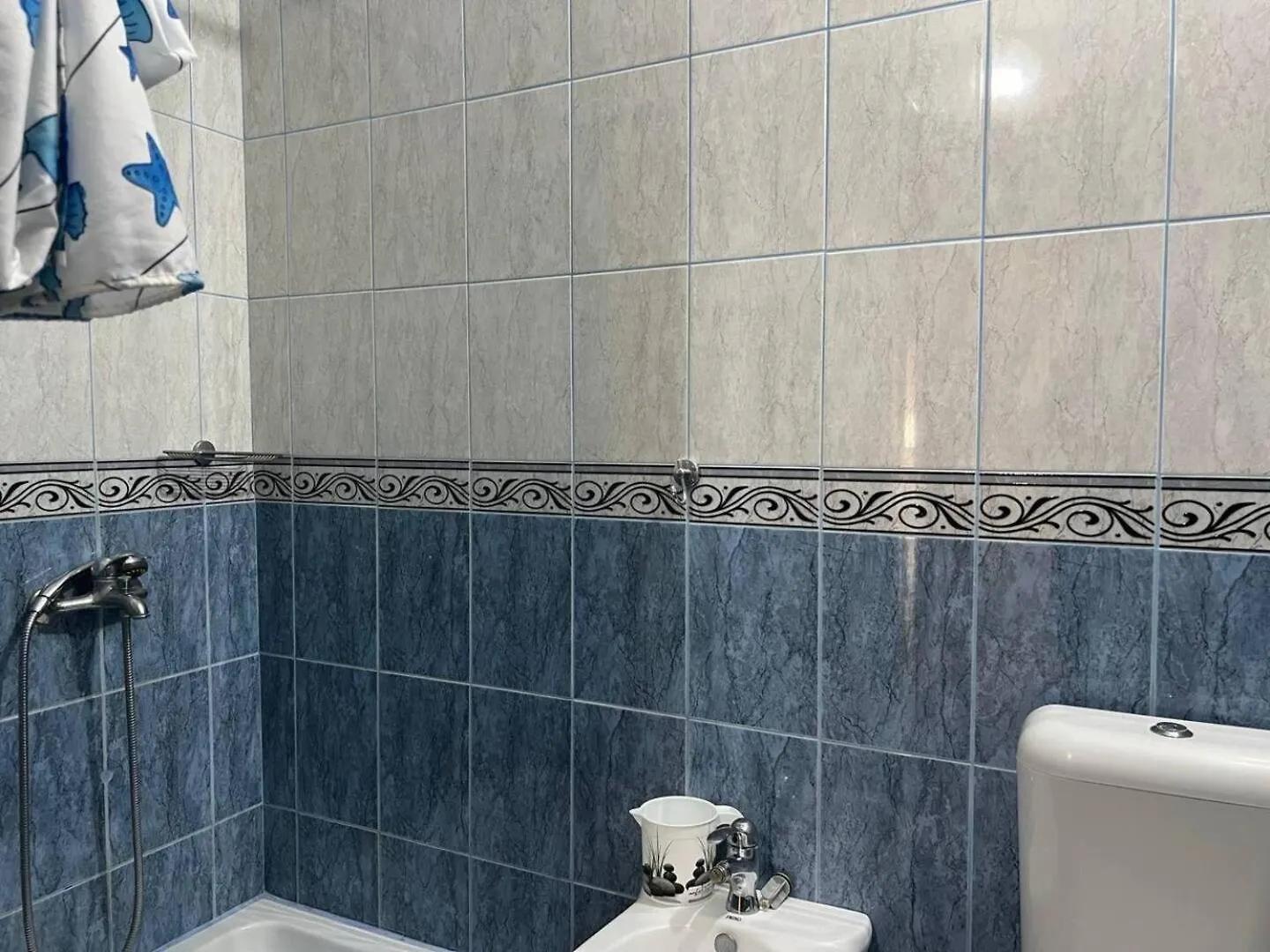 2-Bedroom Beachfront Apartment With 2 Balconies By Apartments Vlora Holidays 0*, Vlorë אלבניה