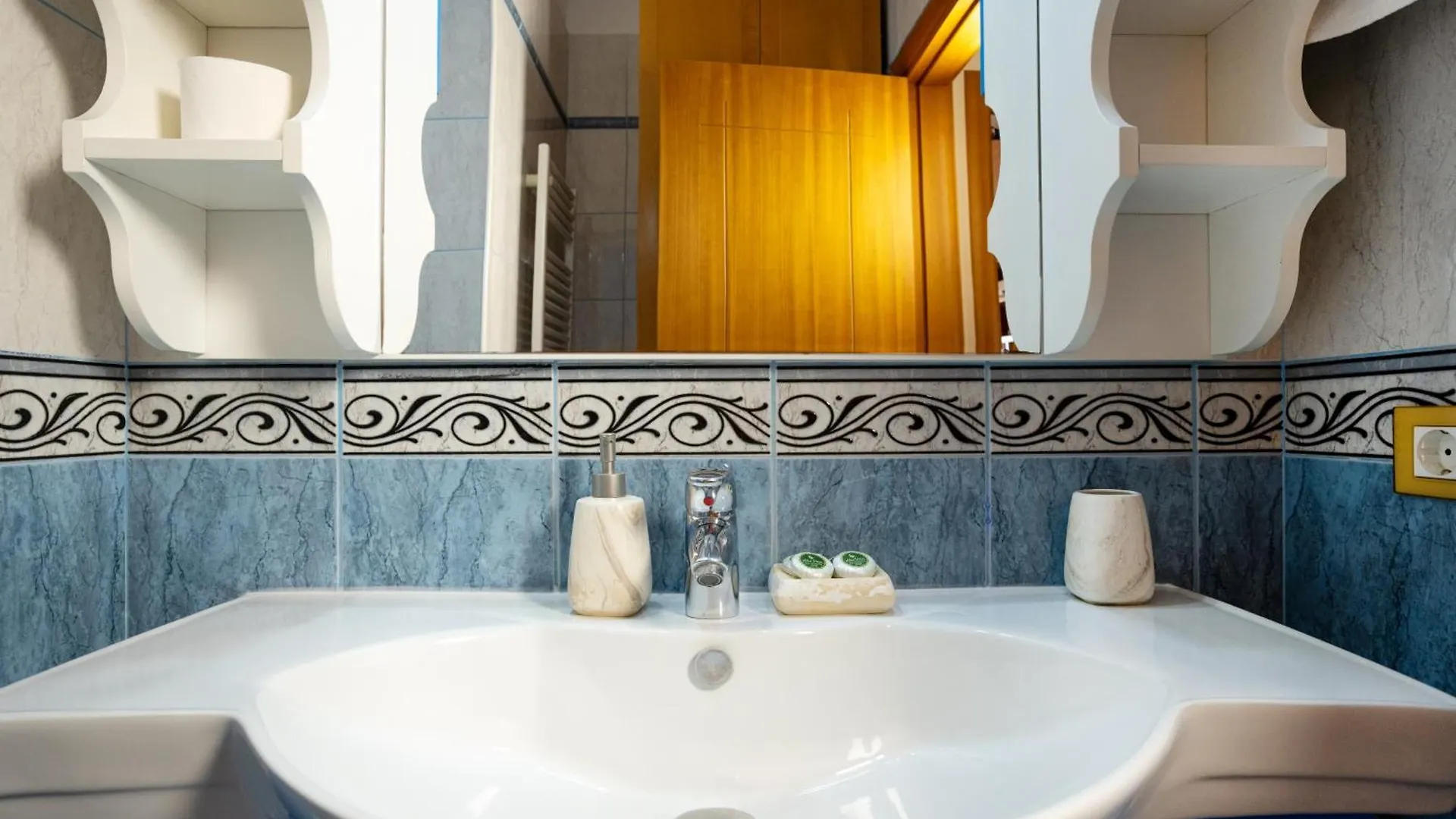 2-Bedroom Beachfront Apartment With Sea View Vlorë Albanien