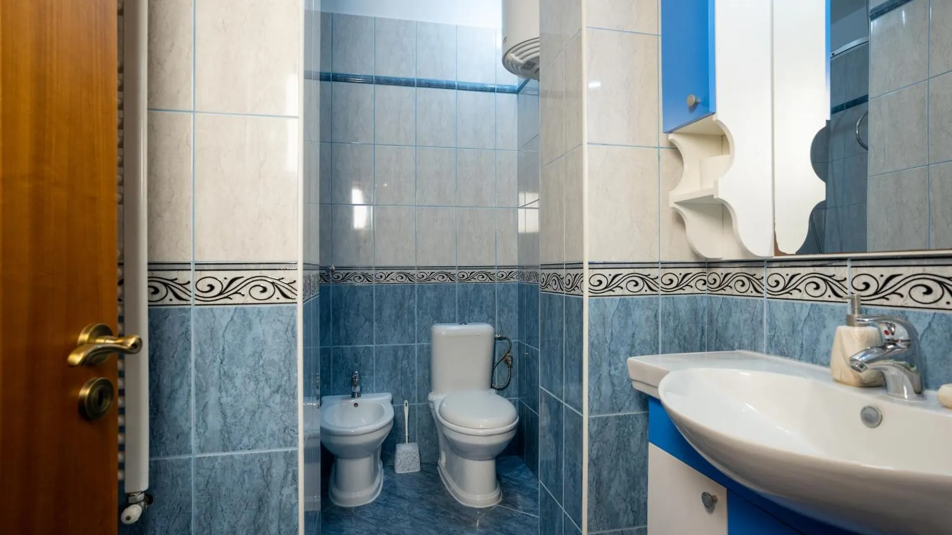 2-Bedroom Beachfront Apartment With Sea View Vlorë