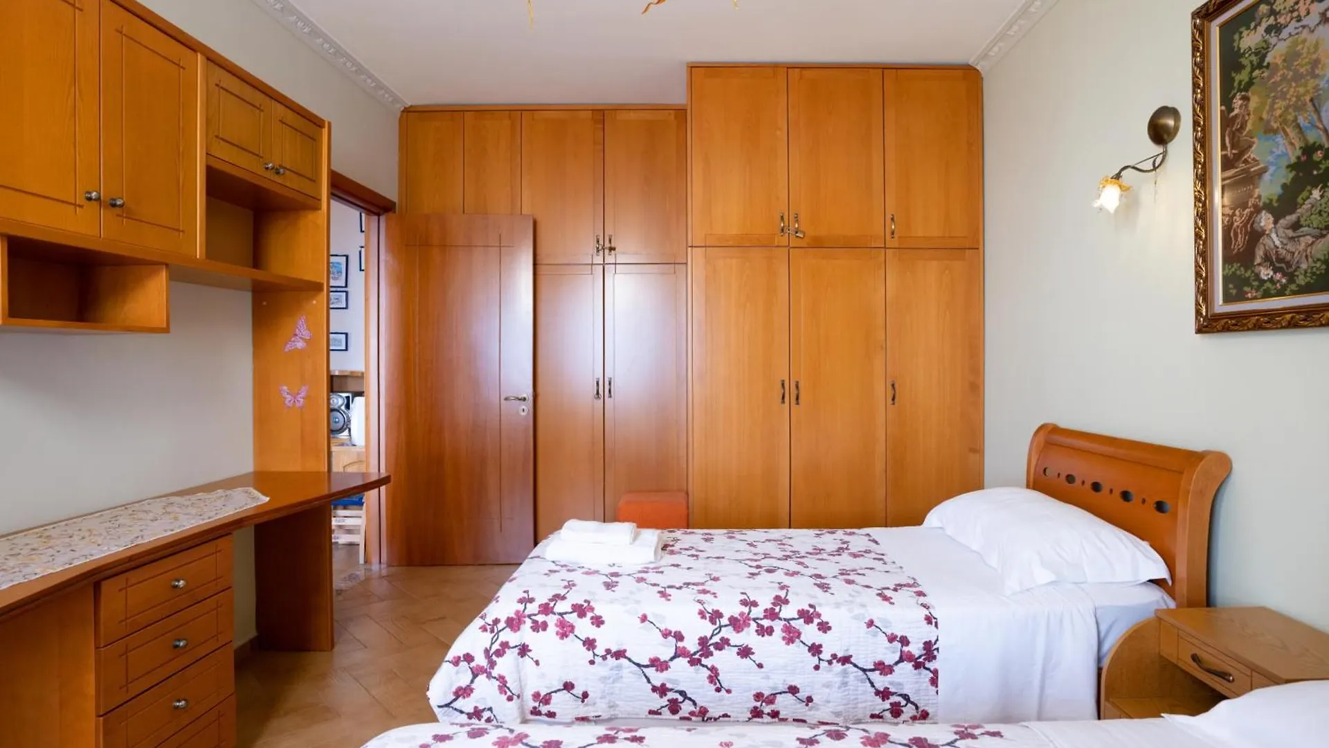 2-Bedroom Beachfront Apartment With Sea View Vlorë