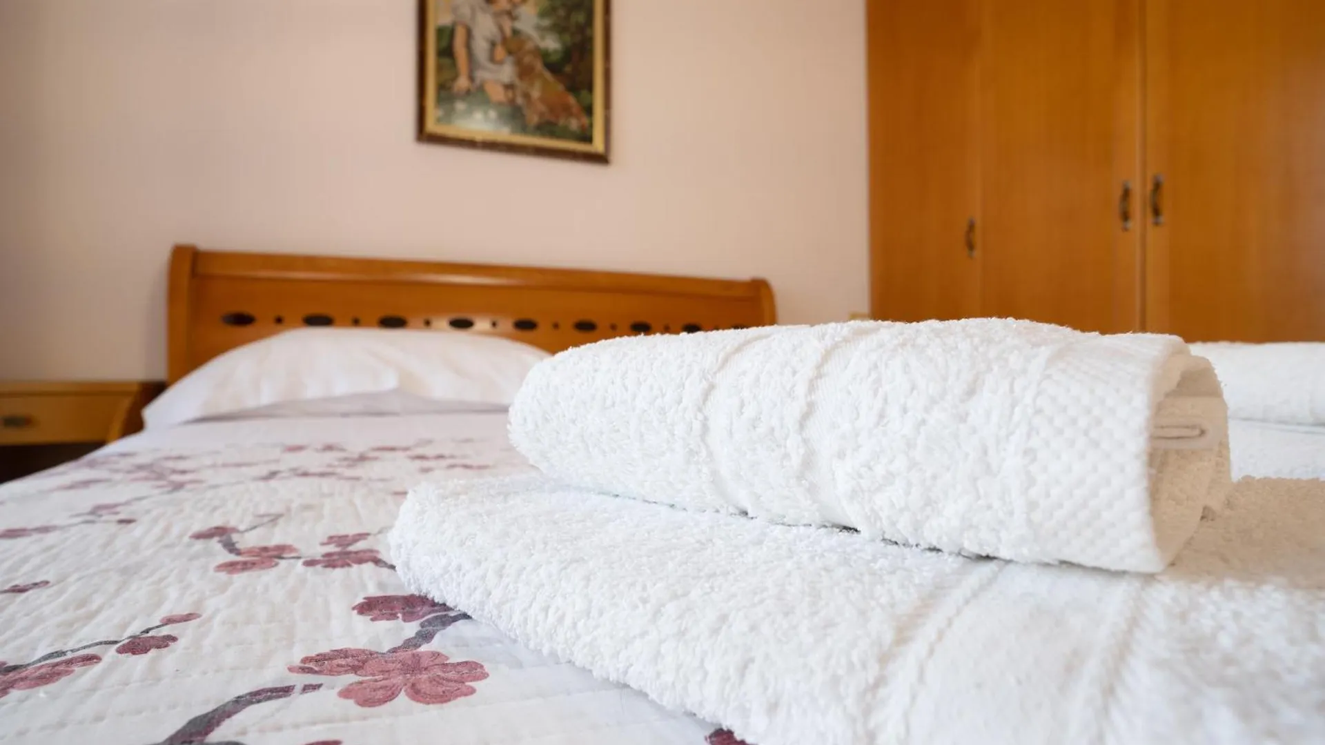 2-Bedroom Beachfront Apartment With Sea View Vlorë